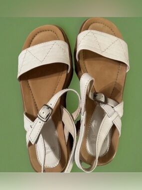 DANSKO Women’s Strappy White Leather wedge Strap Sandals size 40.  USA 9.5-10